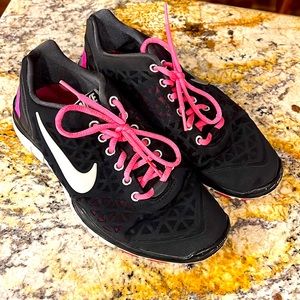 Nike sneakers in WOMENS size 8